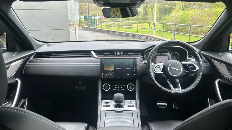 Jaguar F-Pace 2.0 D200 R-Dynamic SE 5dr Auto AWD Diesel Estate